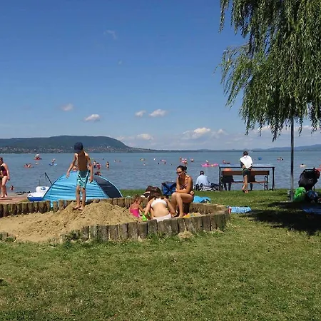 In Balatonmariafurdo 19435 度假居 *